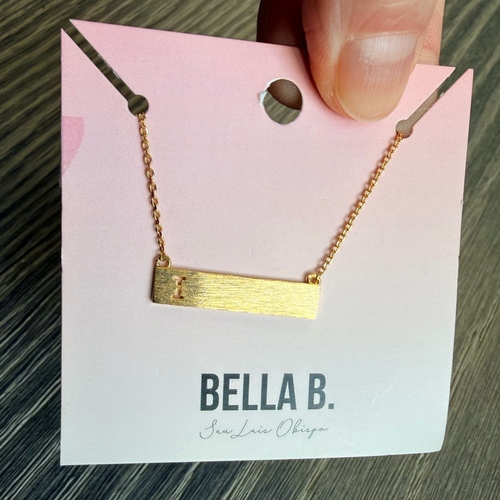 Gold Bar Initial Necklace "I"